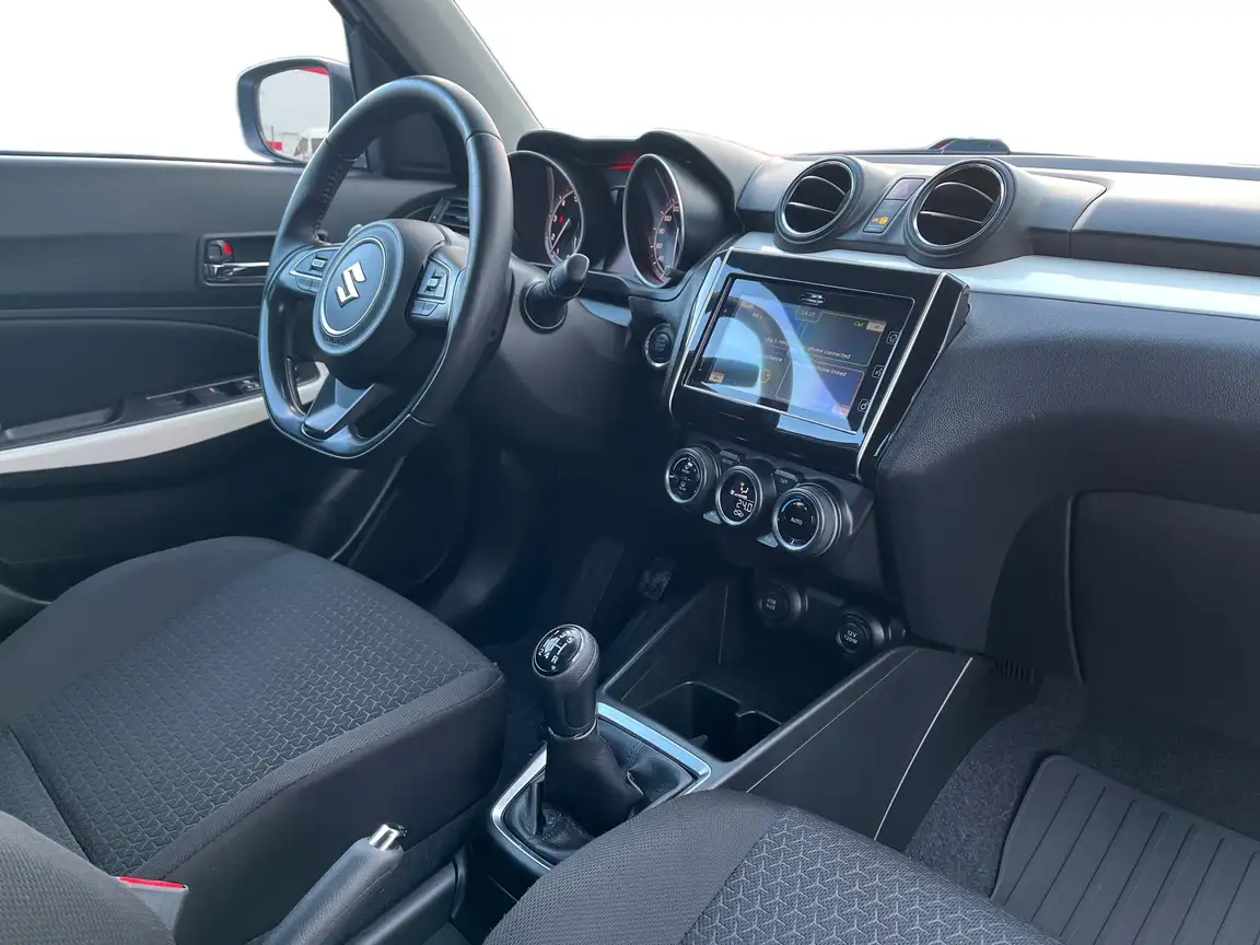 SUZUKI SWIFT