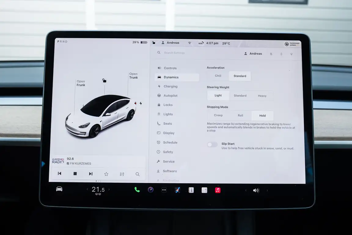 TESLA MODEL 3