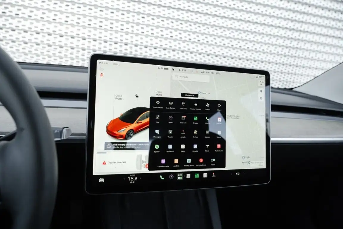 TESLA MODEL 3