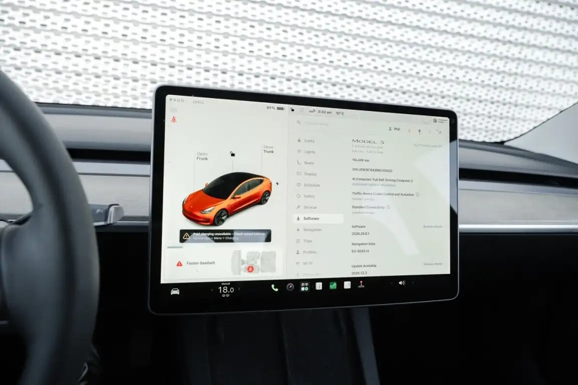 TESLA MODEL 3