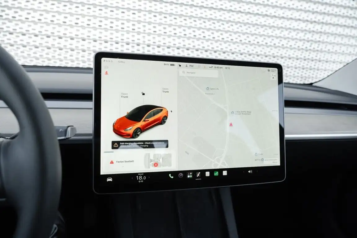 TESLA MODEL 3