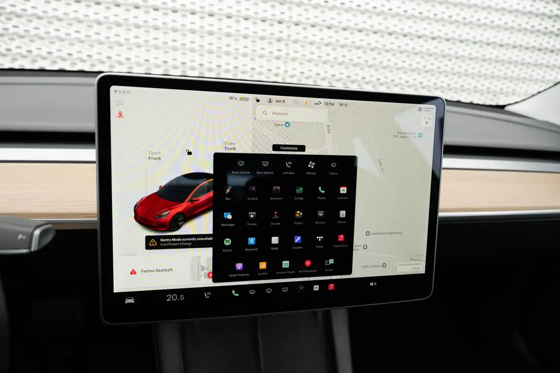 TESLA MODEL 3