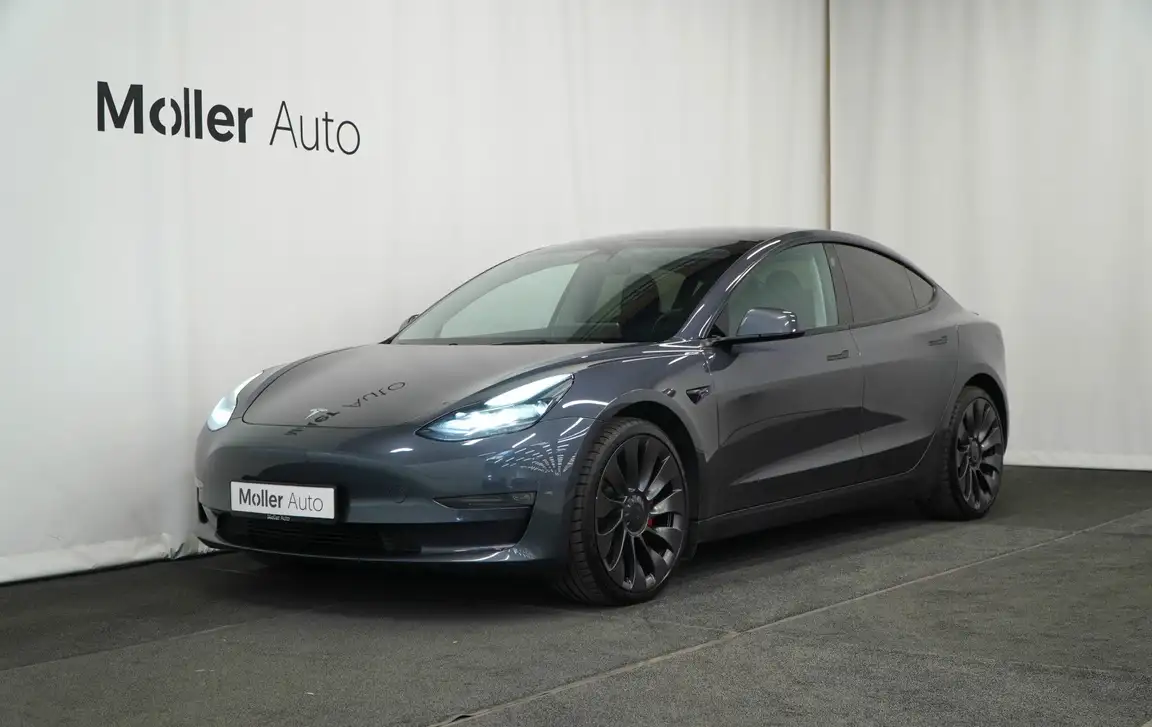 TESLA MODEL 3