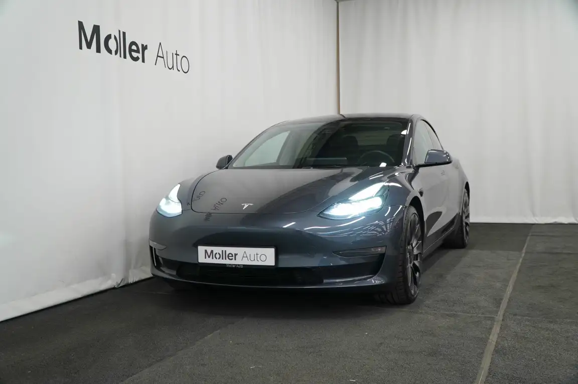 TESLA MODEL 3