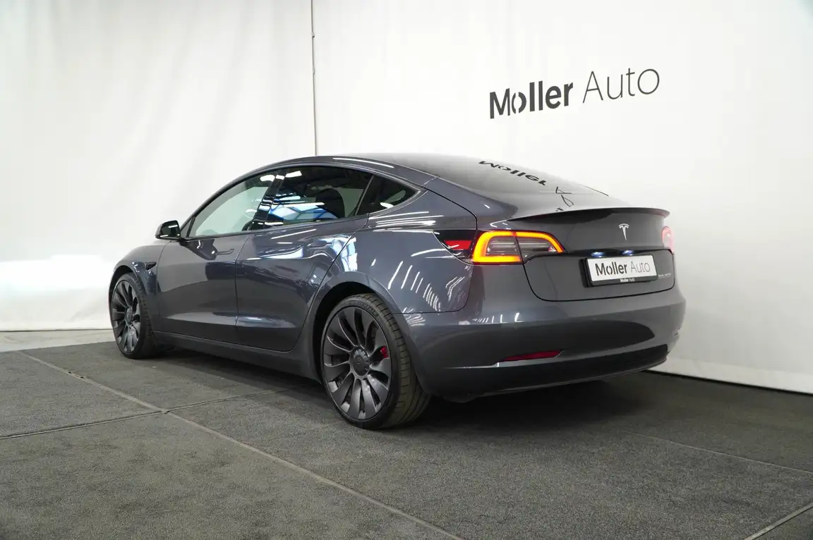 TESLA MODEL 3