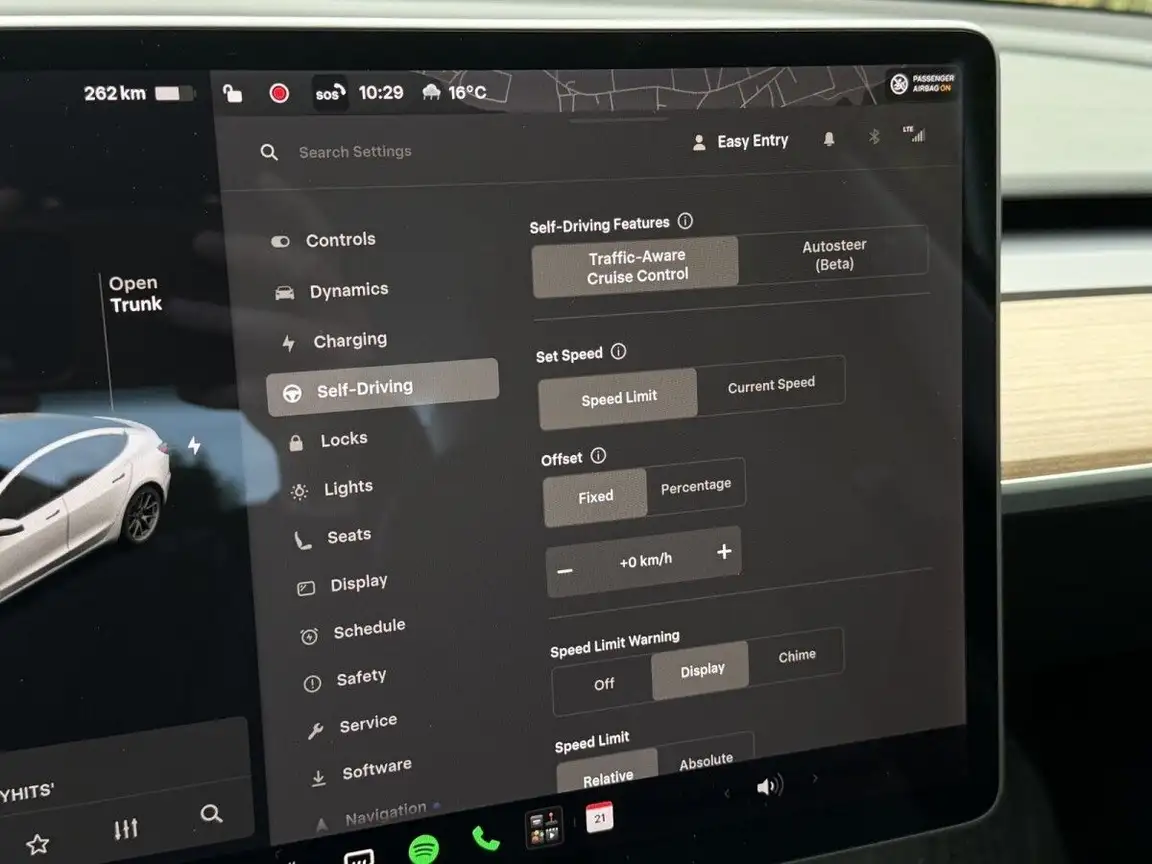 TESLA MODEL 3