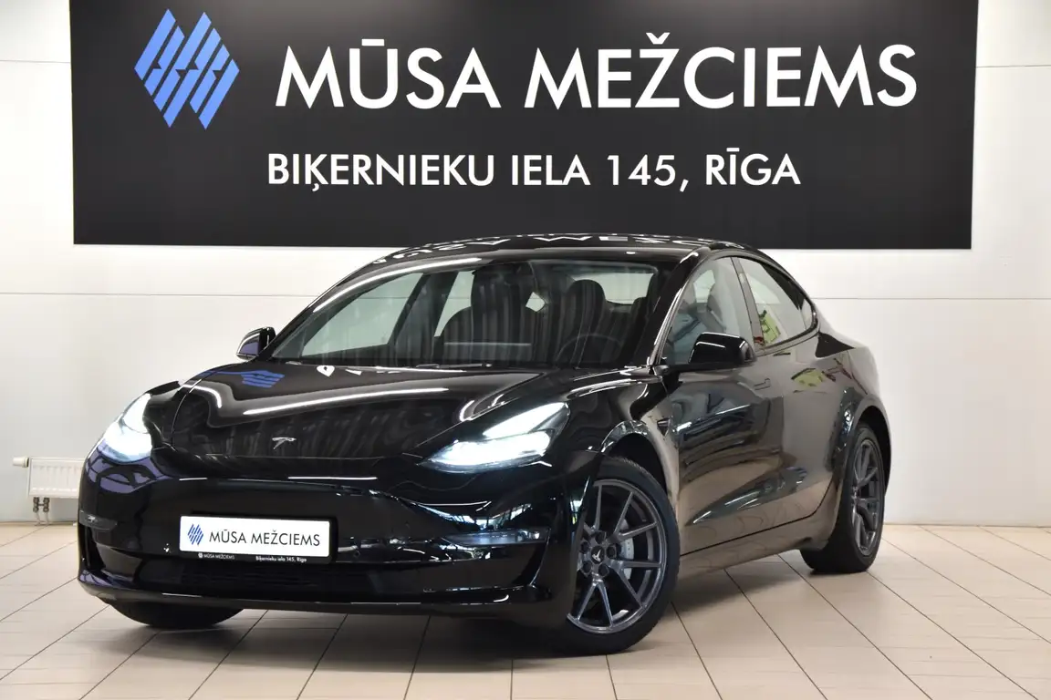 TESLA MODEL 3
