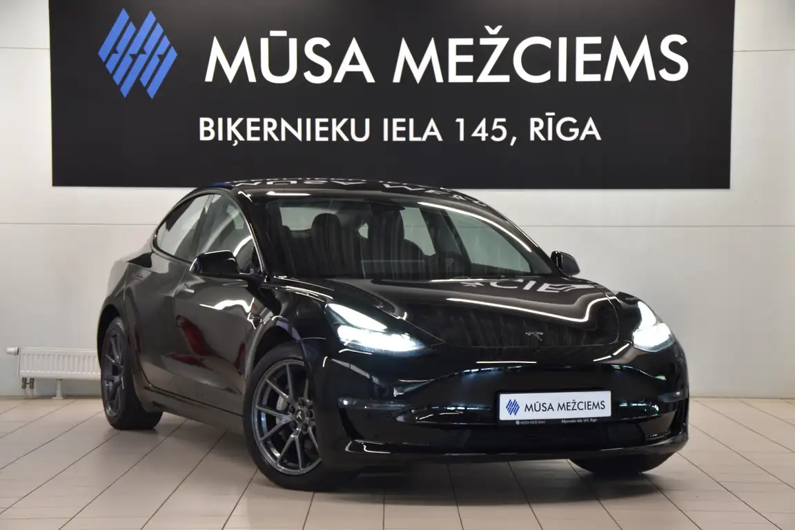 TESLA MODEL 3