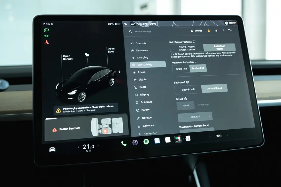 TESLA MODEL 3