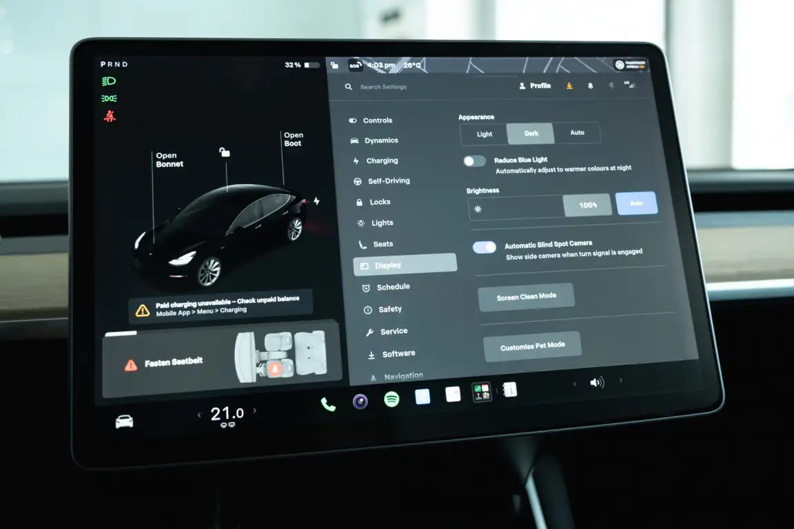 TESLA MODEL 3