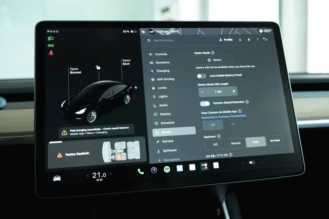 TESLA MODEL 3