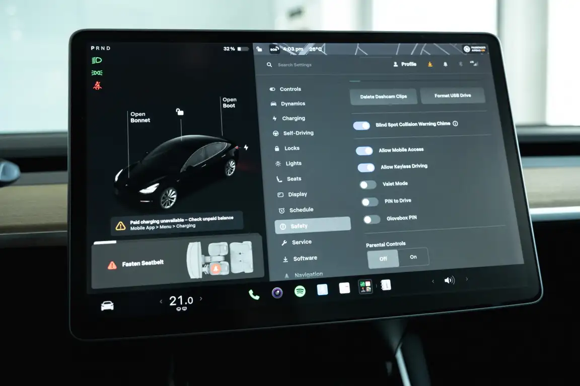 TESLA MODEL 3