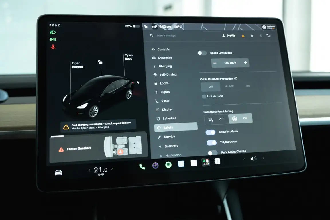 TESLA MODEL 3