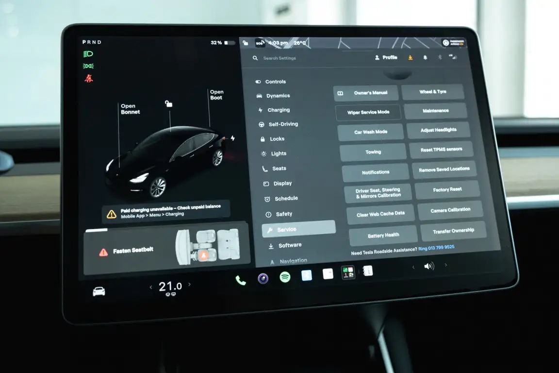 TESLA MODEL 3