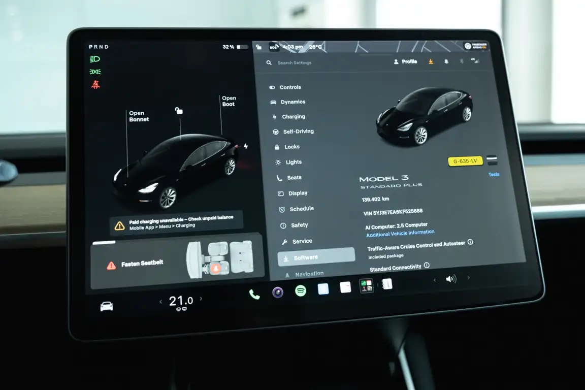 TESLA MODEL 3