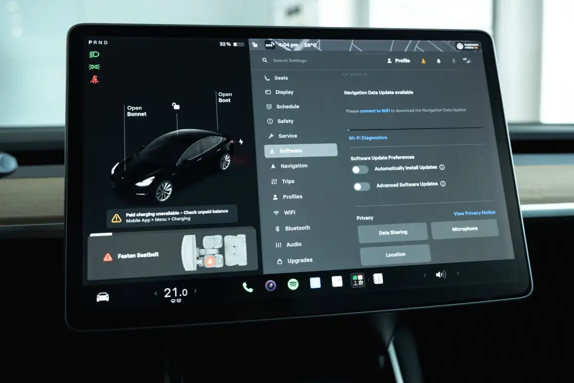 TESLA MODEL 3