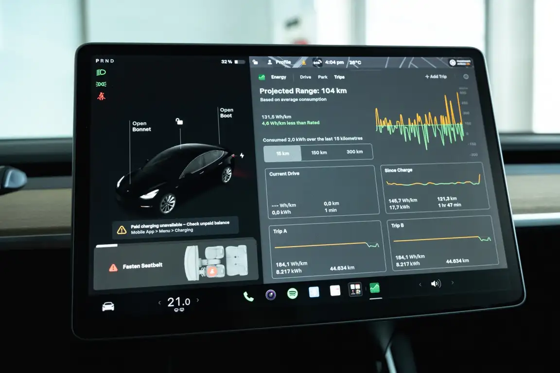 TESLA MODEL 3