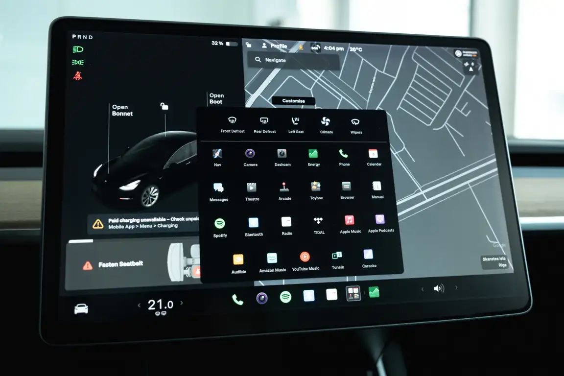 TESLA MODEL 3