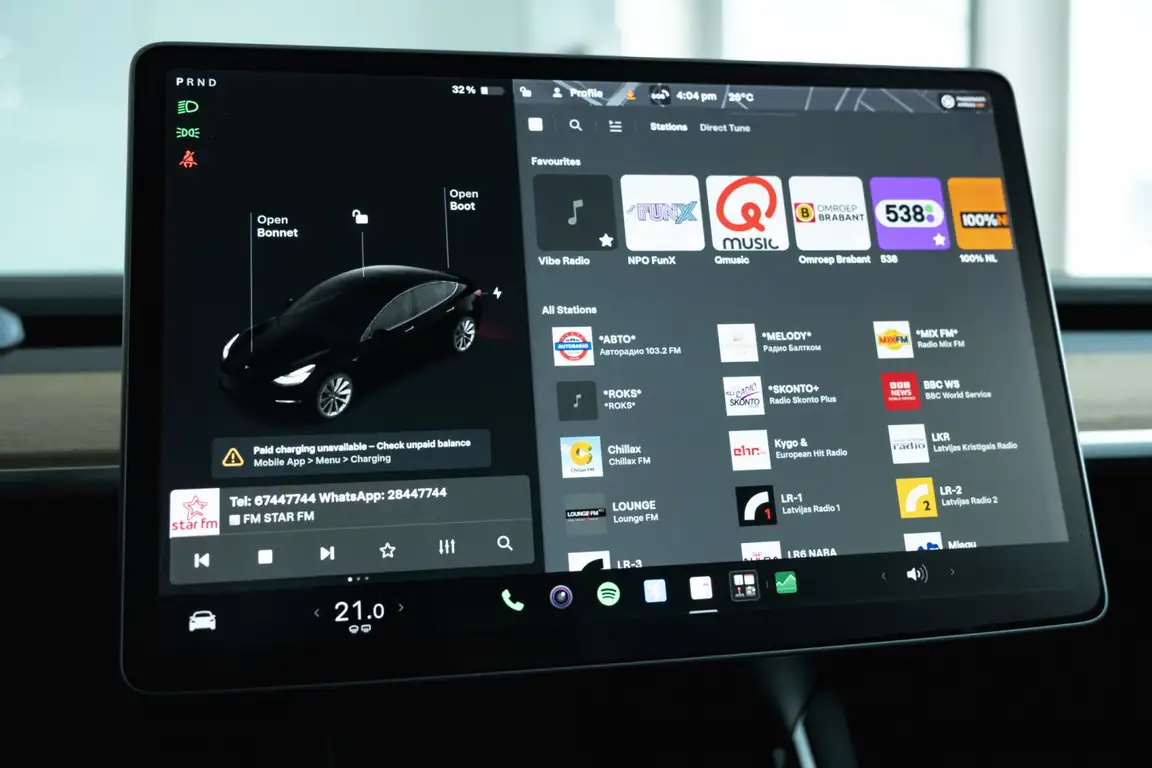 TESLA MODEL 3
