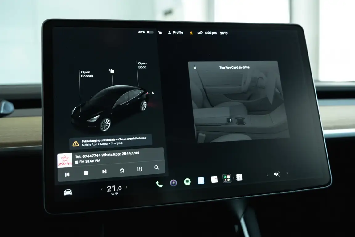 TESLA MODEL 3