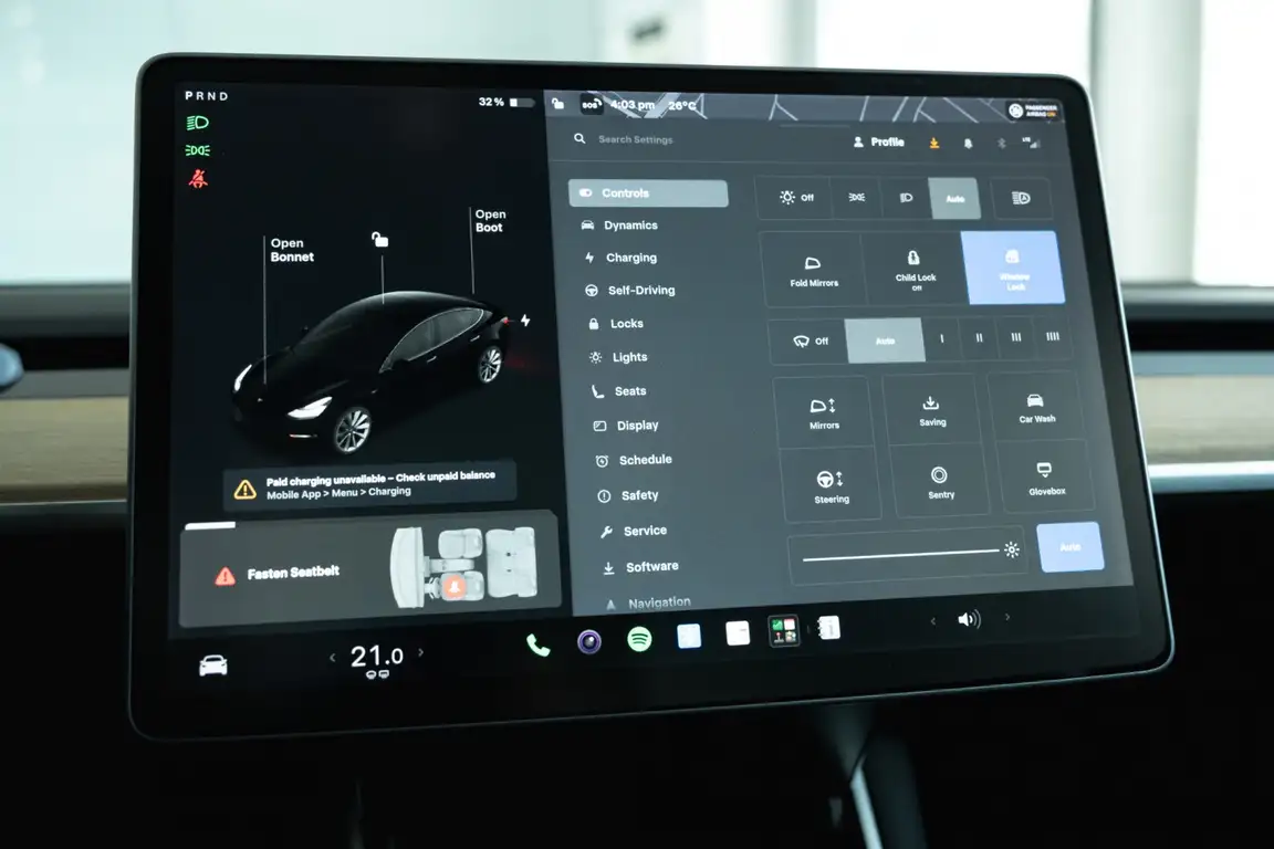 TESLA MODEL 3