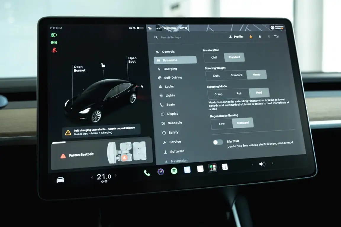 TESLA MODEL 3