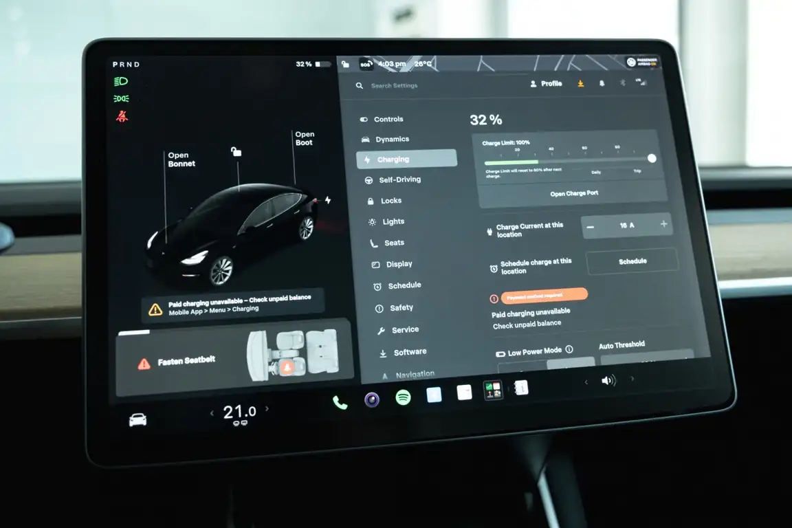 TESLA MODEL 3