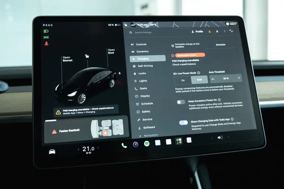 TESLA MODEL 3