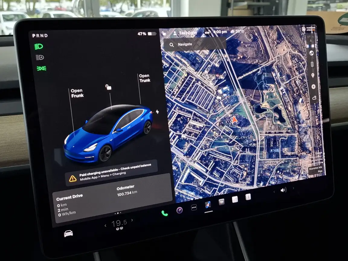 TESLA MODEL X