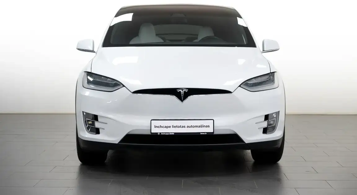 TESLA MODEL X