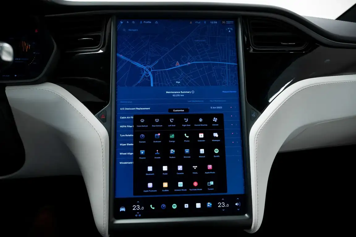 TESLA MODEL X