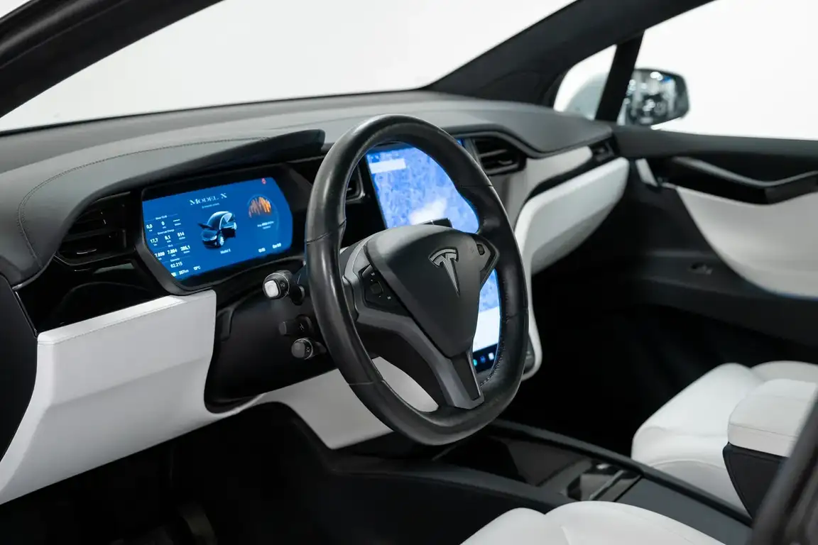 TESLA MODEL X