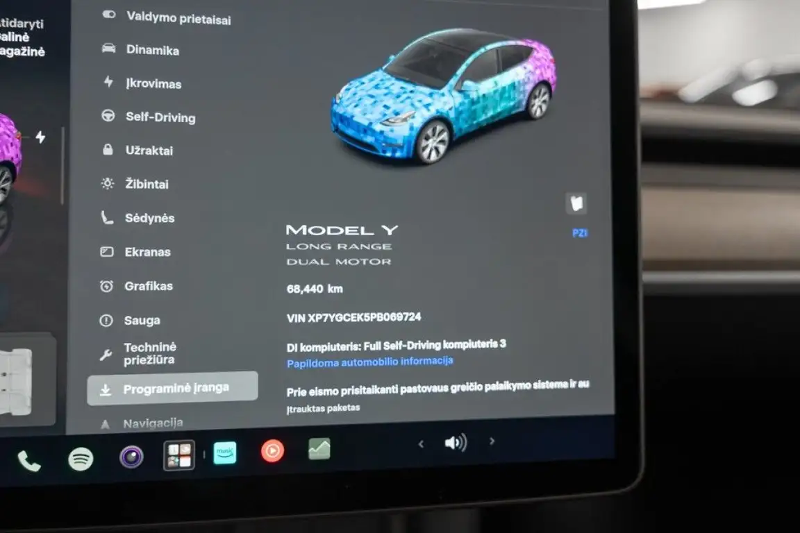 TESLA MODEL Y