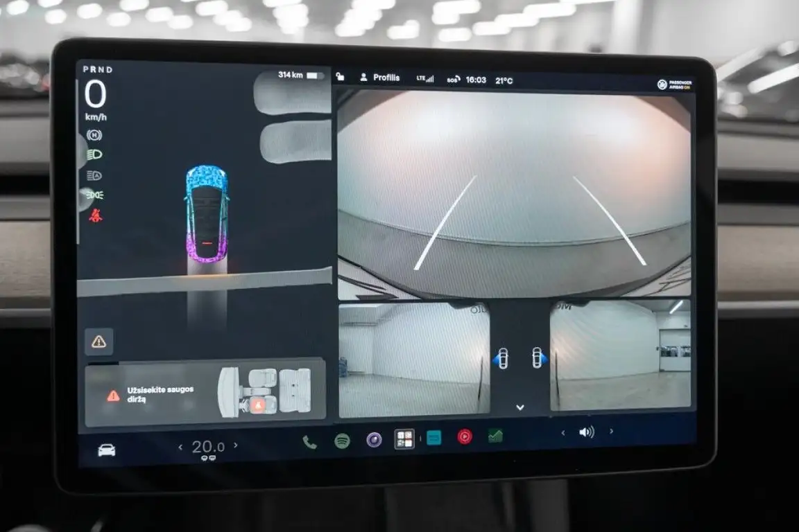 TESLA MODEL Y