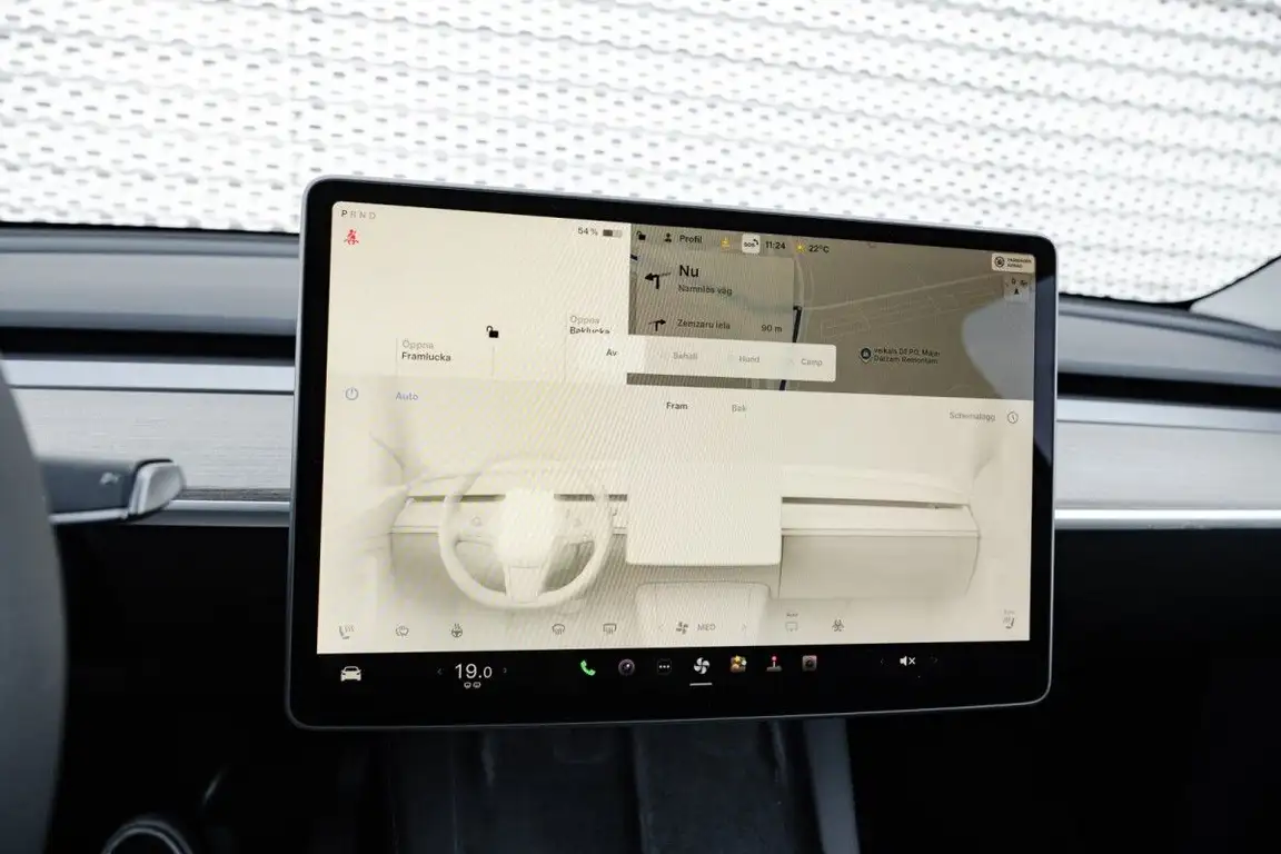 TESLA MODEL Y