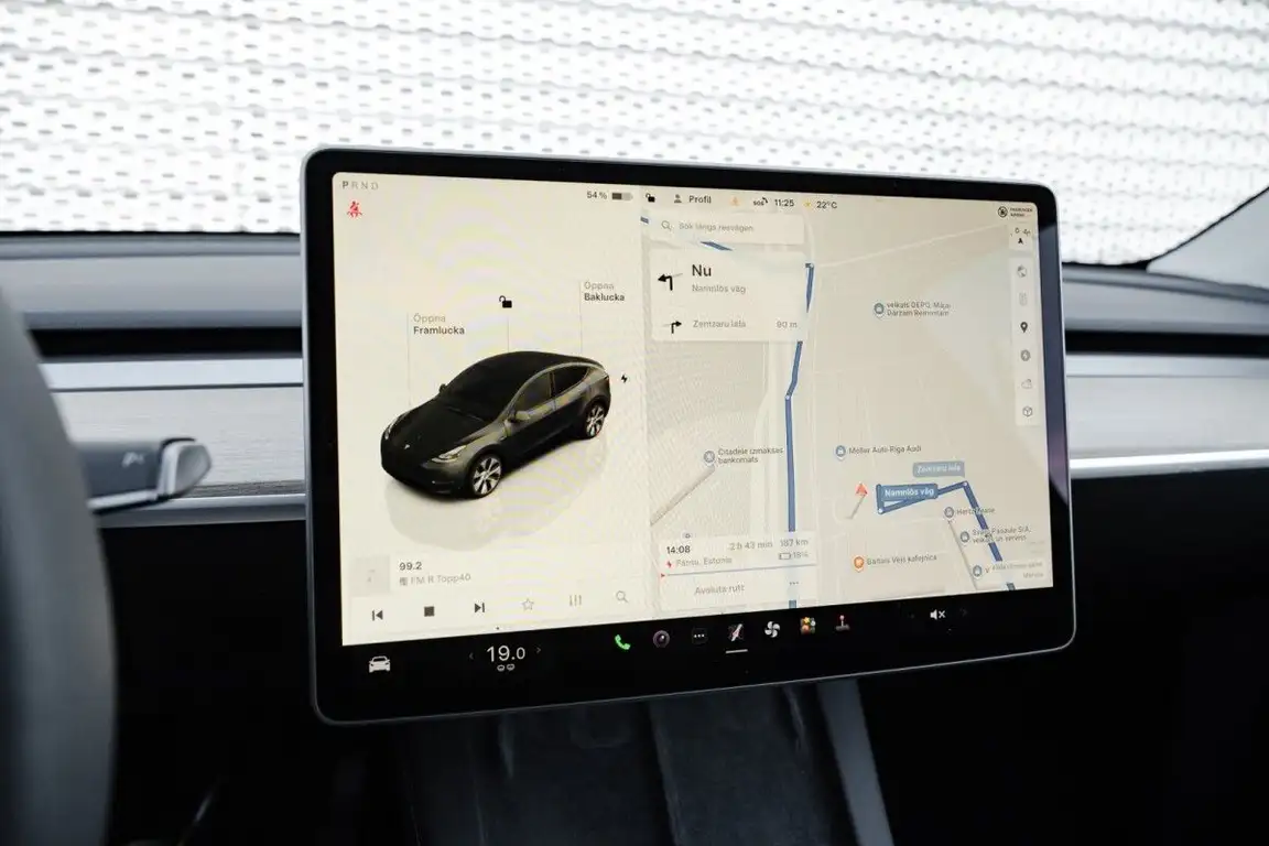 TESLA MODEL Y