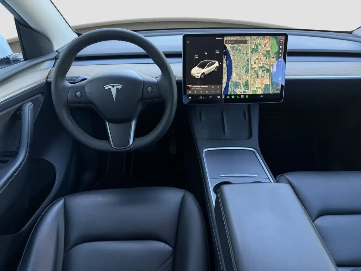 TESLA MODEL Y