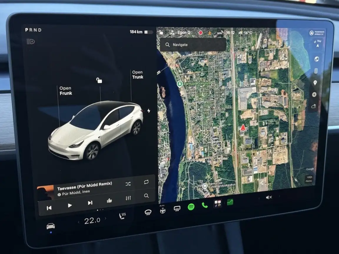 TESLA MODEL Y