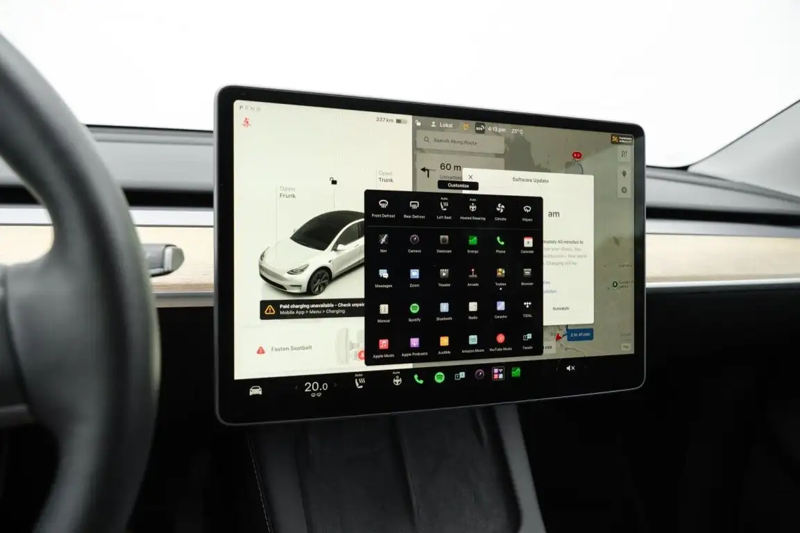 TESLA MODEL Y