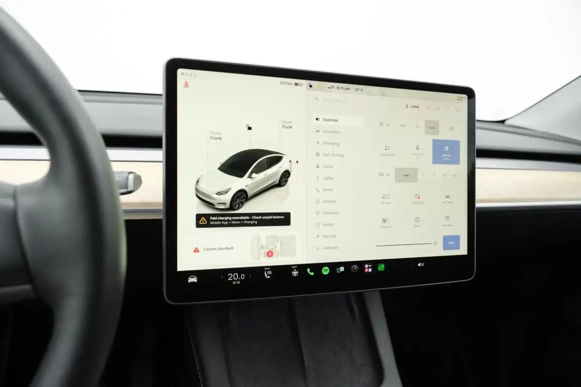 TESLA MODEL Y