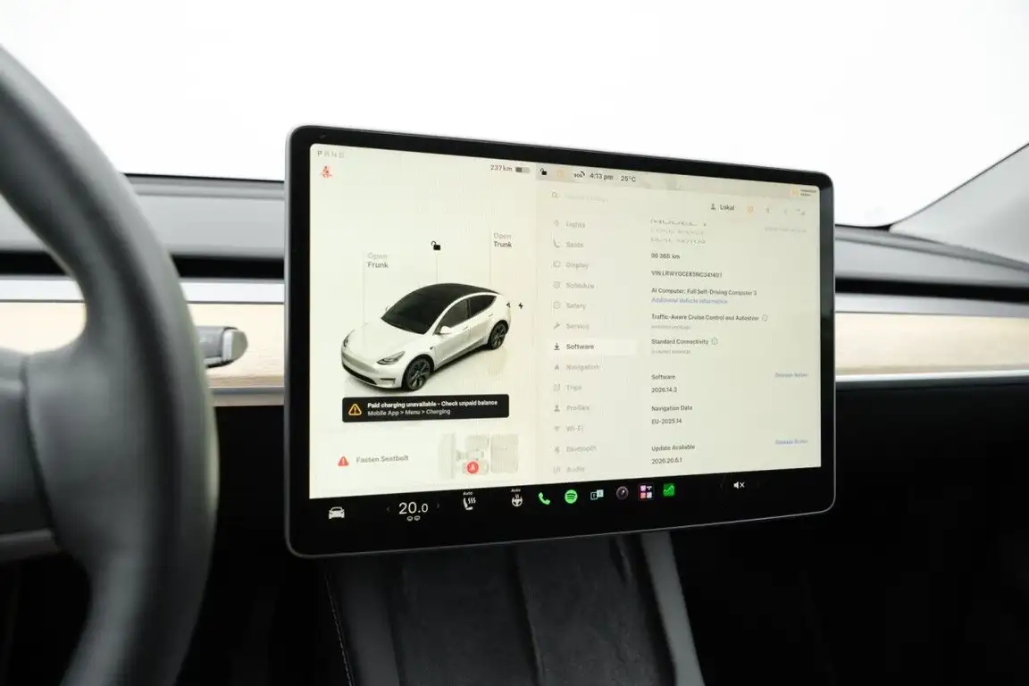 TESLA MODEL Y