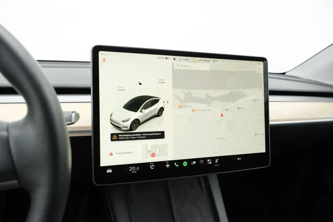 TESLA MODEL Y