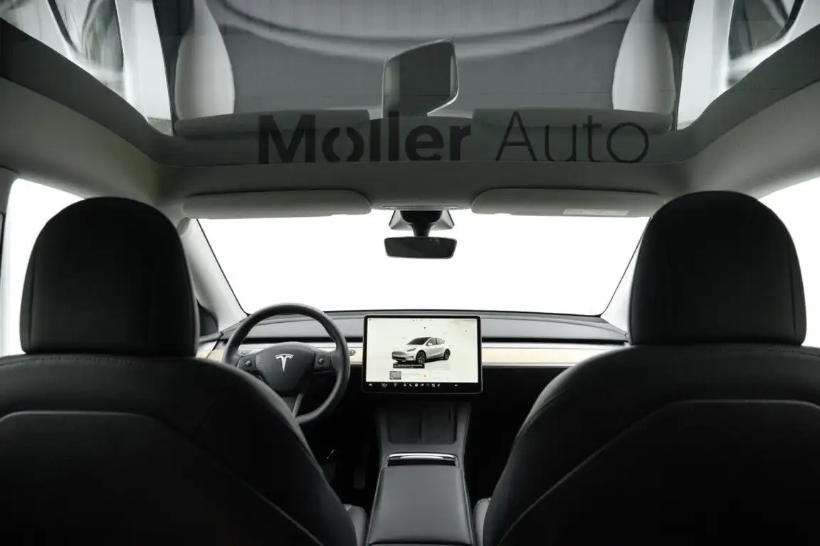 TESLA MODEL Y