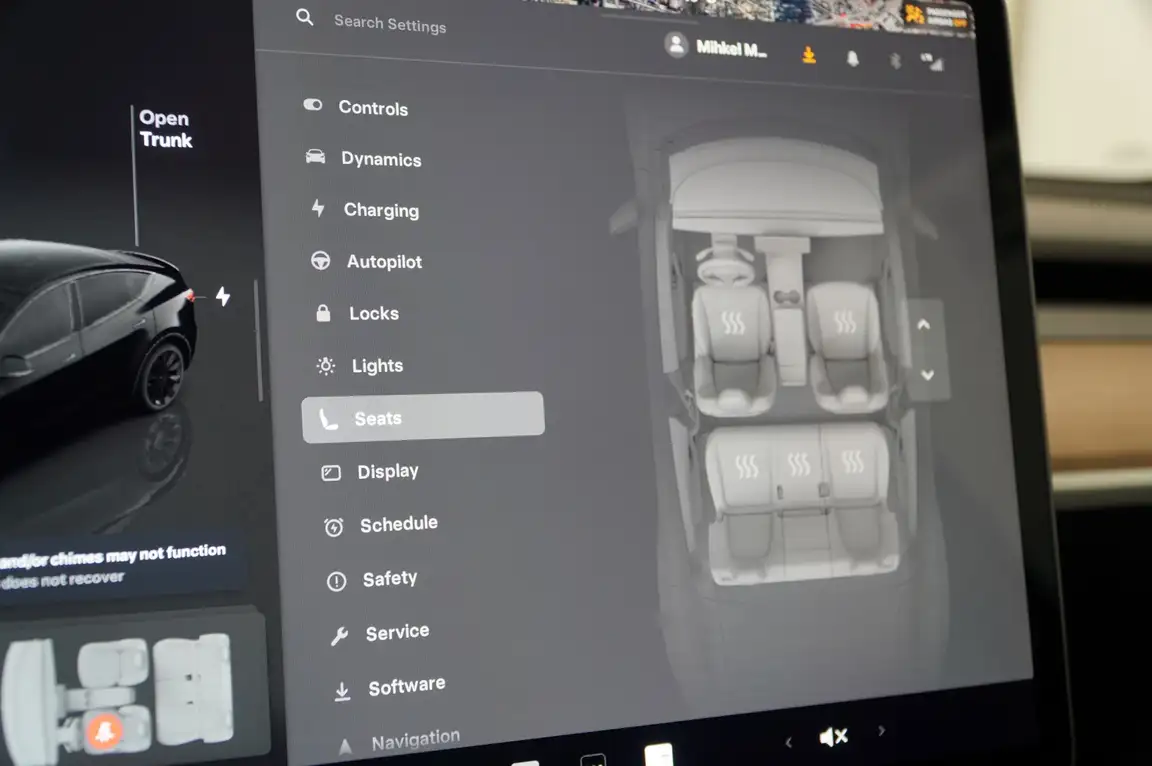 TESLA MODEL Y