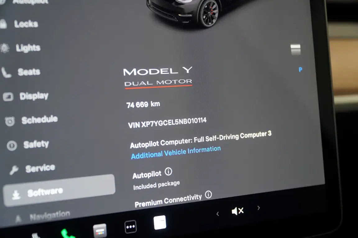 TESLA MODEL Y
