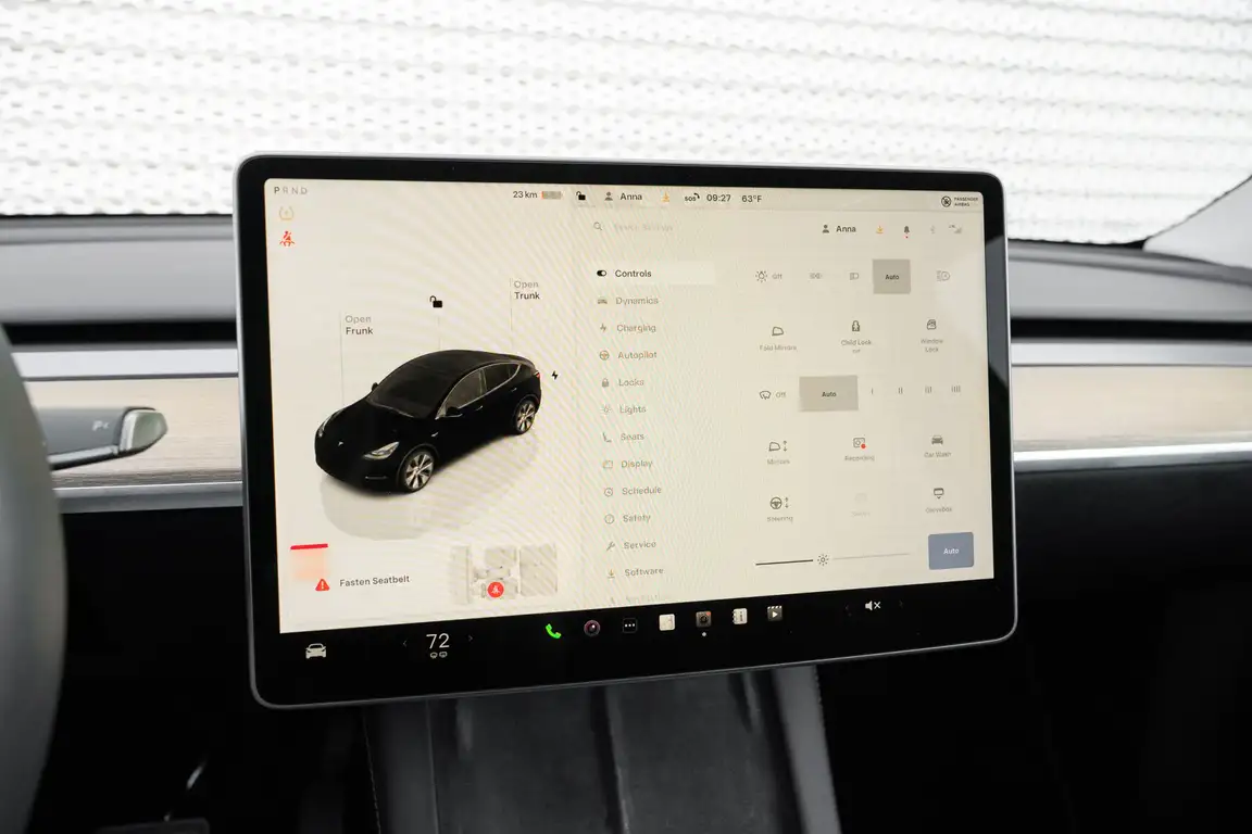 TESLA MODEL Y