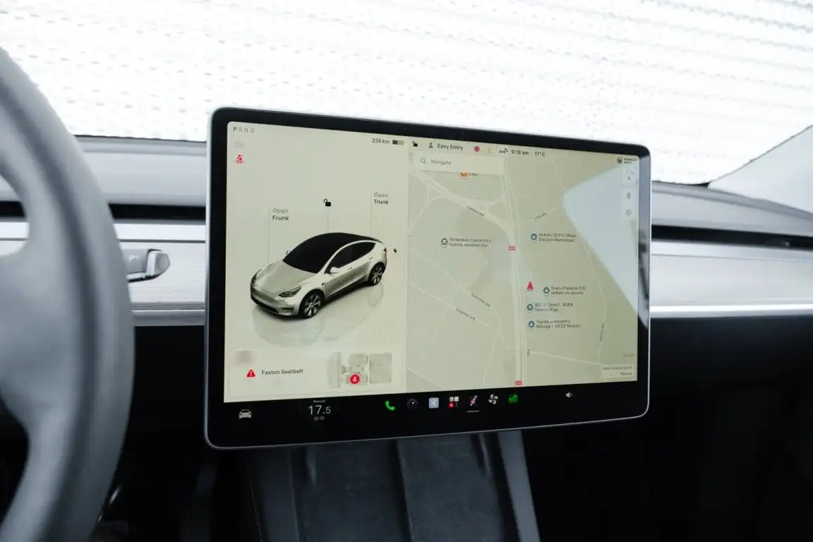 TESLA MODEL Y