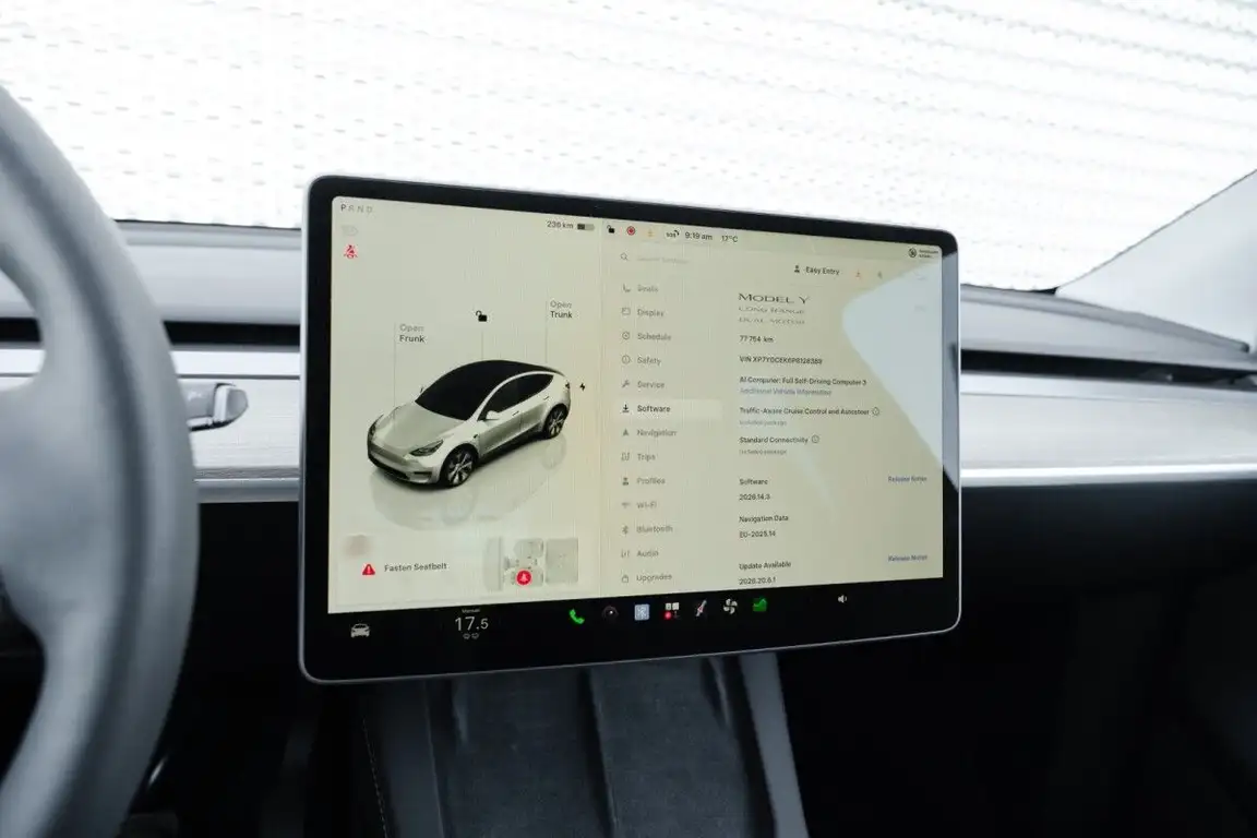 TESLA MODEL Y