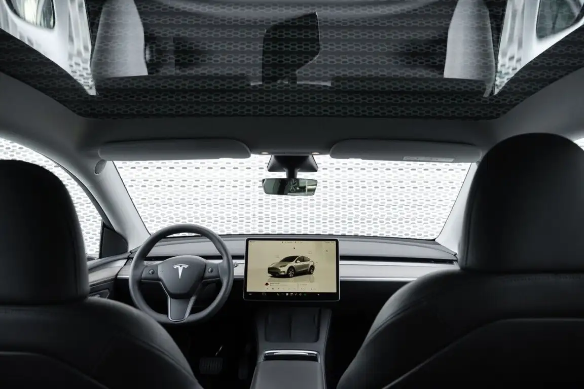 TESLA MODEL Y