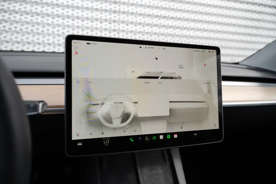 TESLA MODEL Y